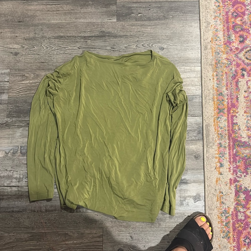 Lululemon open back top